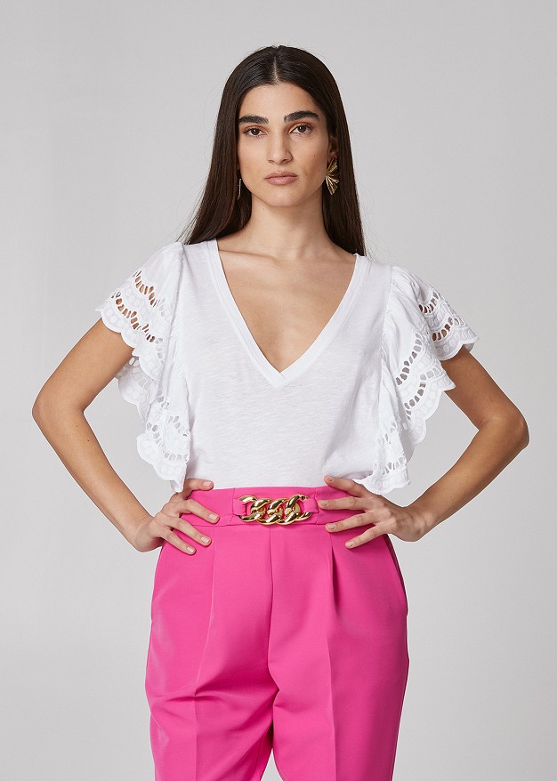 Short sleeve blouse with broderie details