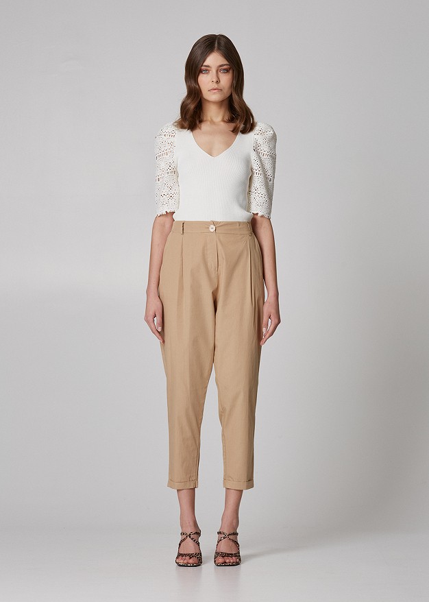 Baggy trousers with decorative button