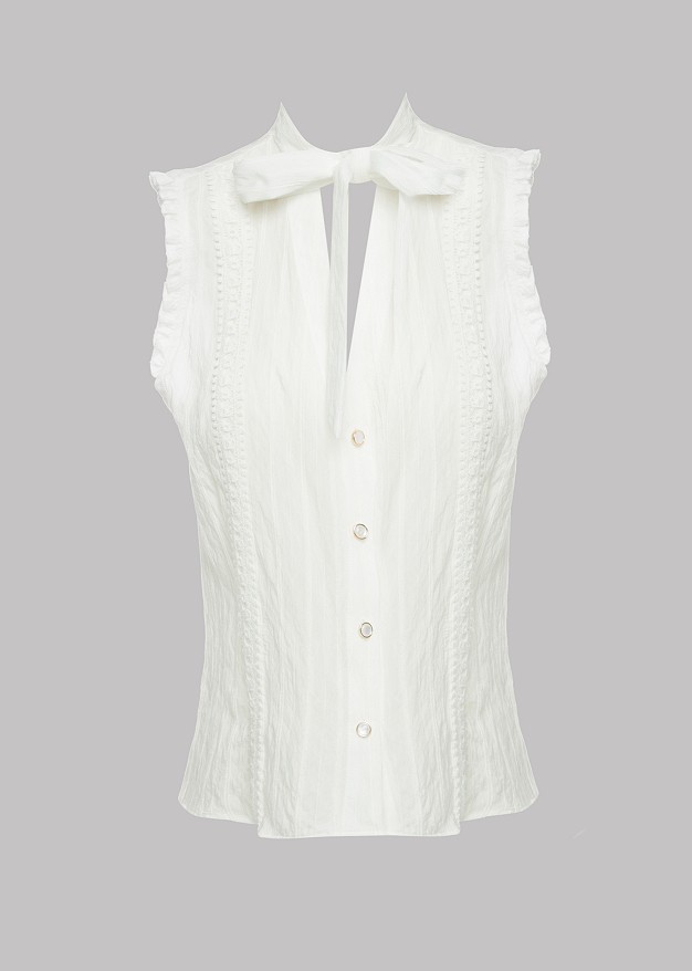 Sleeveless shirt with lace details