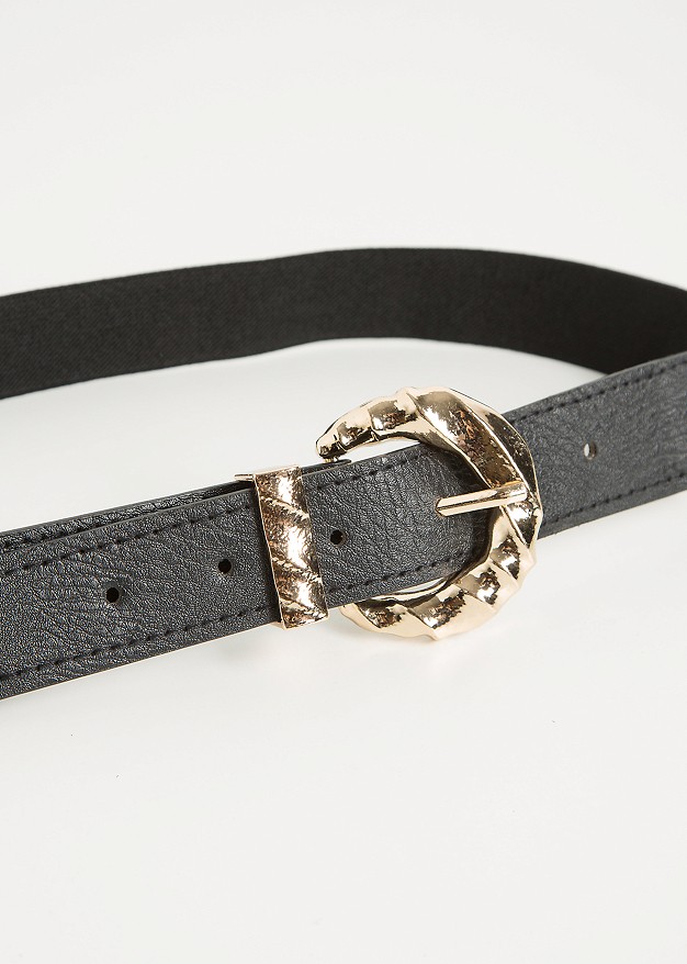 Elastic belt with oval buckle