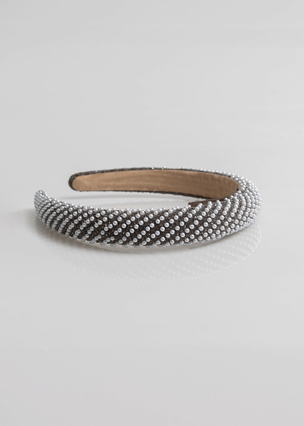 Hair tie studded with pearls