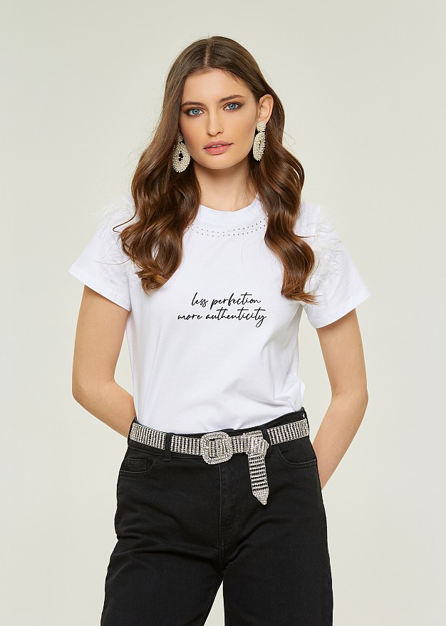 Cotton t-shirt decorated with rhinestones and feathers