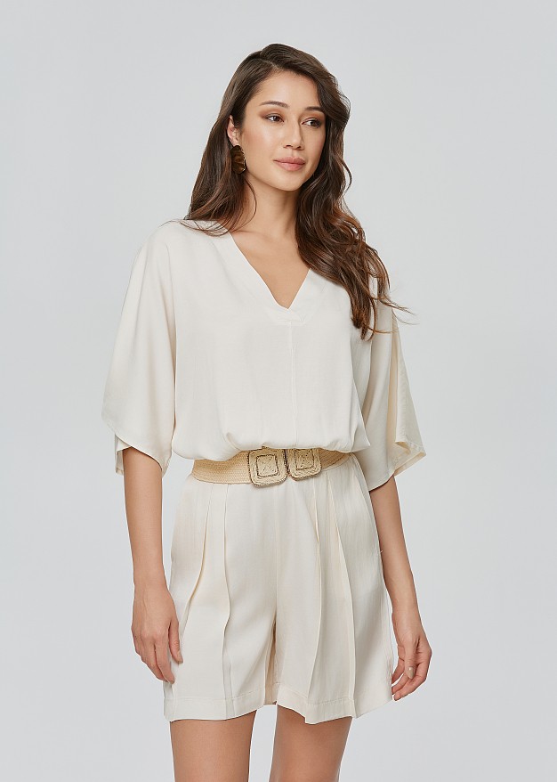 Pleated blouse in loose fit