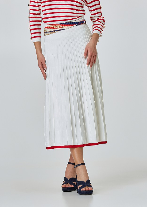 Midi knitted skirt in contrast
