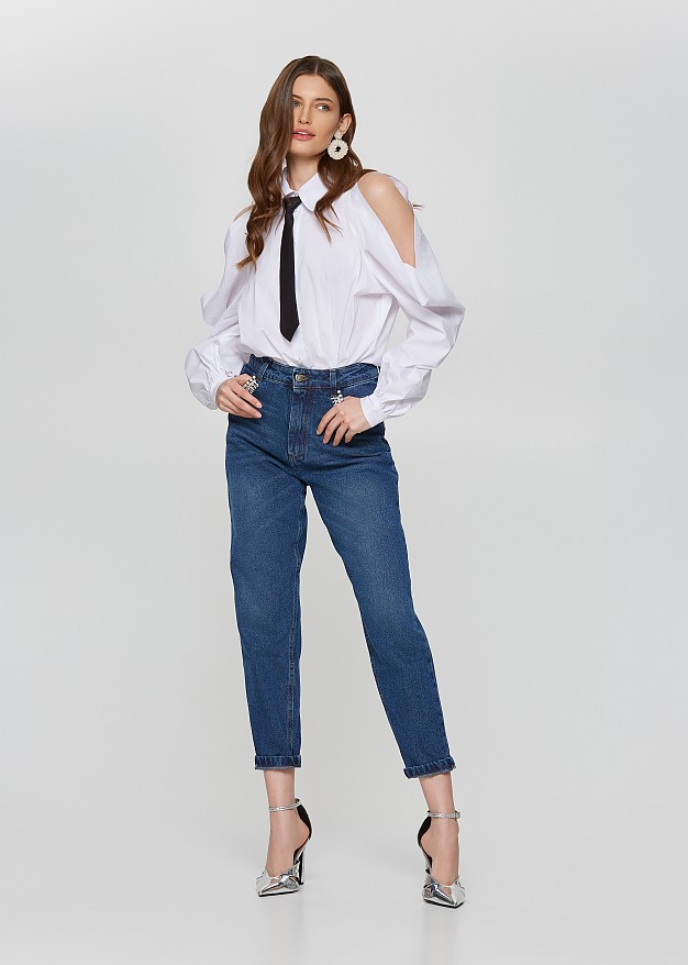 Off the shoulder shirt with tie