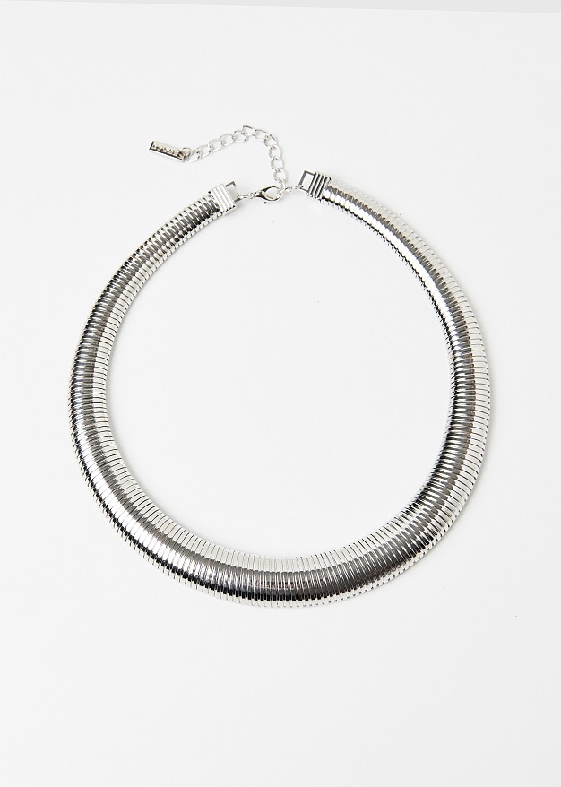 Oversized silver look necklace