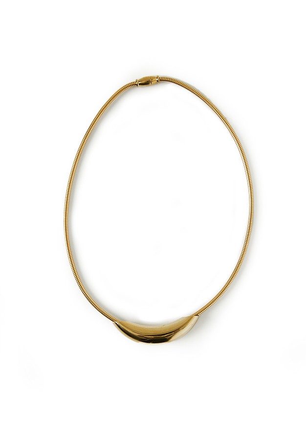 Necklace with metal detail in golden tone