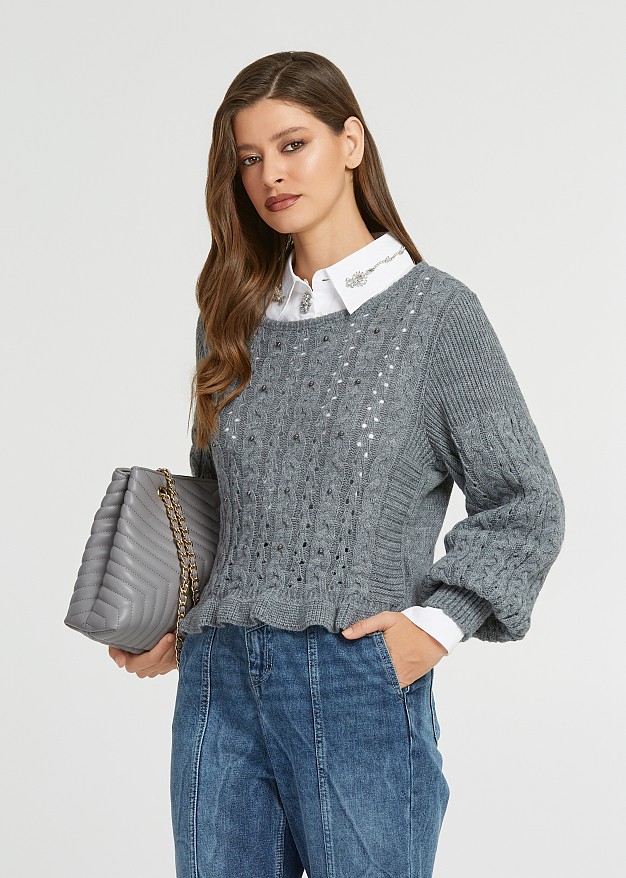 Sweater with frills and pearls