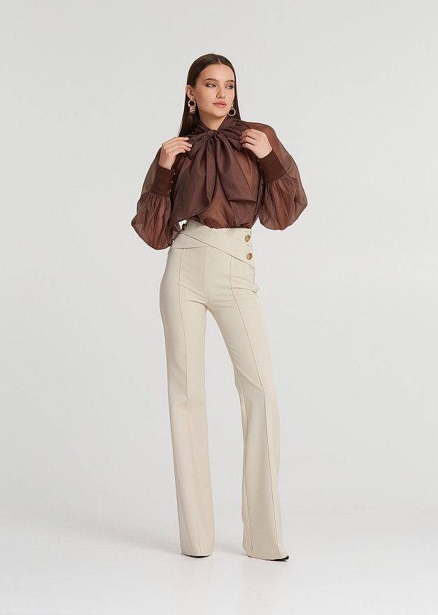 Blouse with knot on the collar