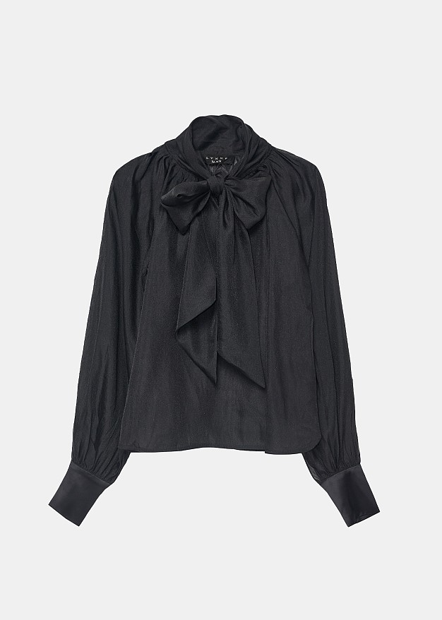 Blouse with knot on the collar