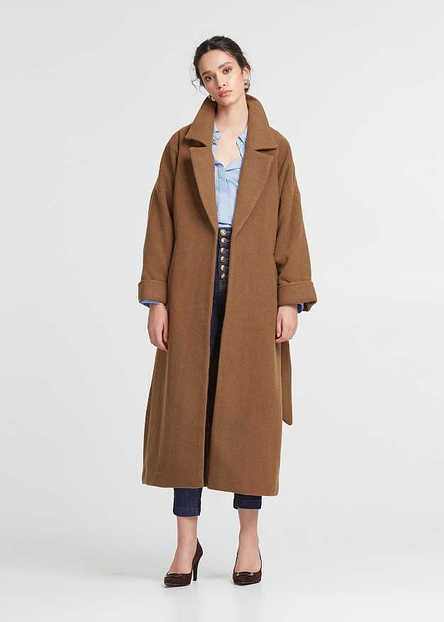 Long coat with detachable belt