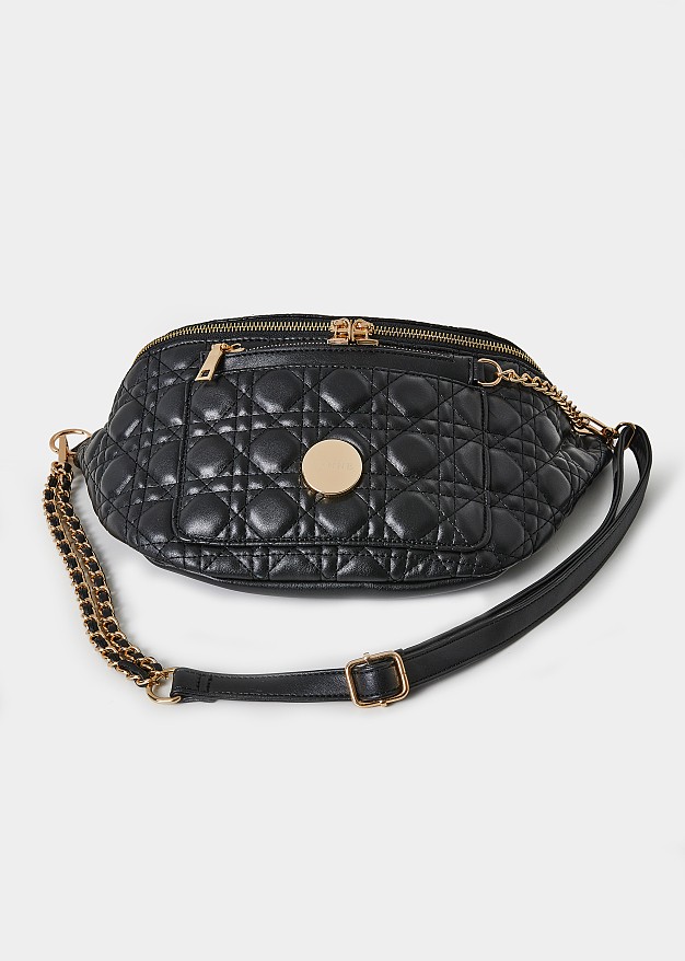 Oversized quilted bag in waist style