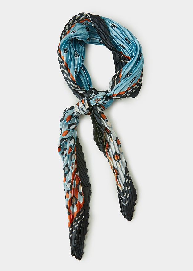 Scarf pleated with geometrice print