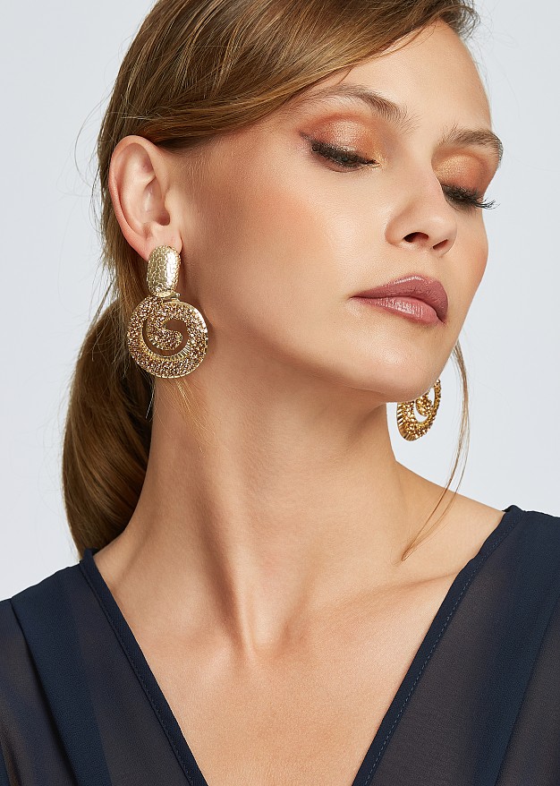 Swirl drop earrings in gold tone