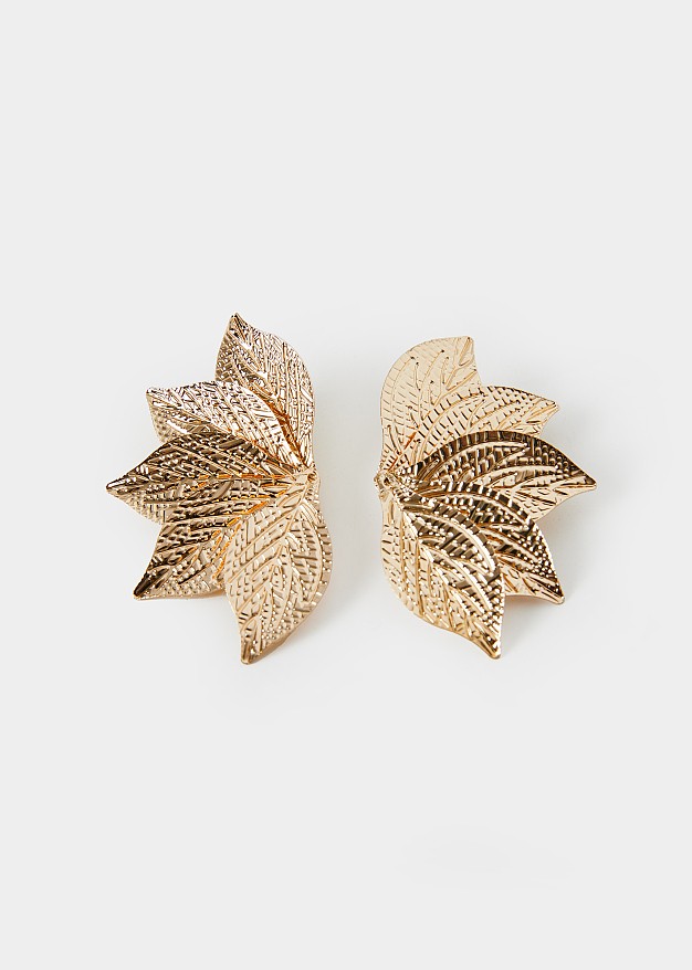 Textured leaf stud earrings