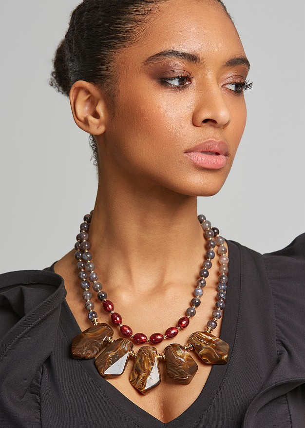 Oversized necklace with stones