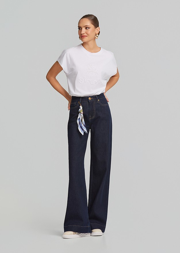 T-shirt with embroidered print