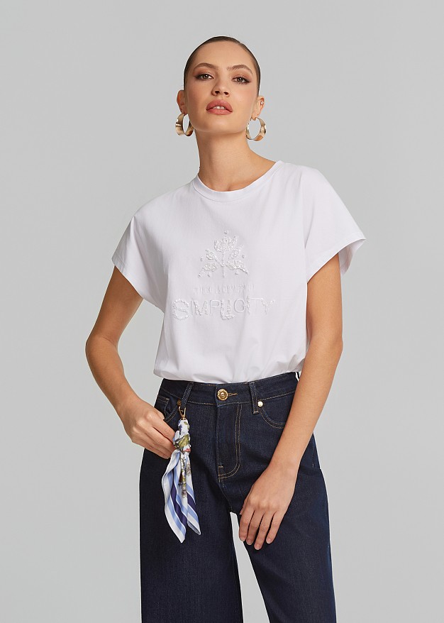 T-shirt with embroidered print