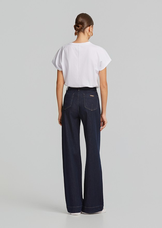 T-shirt with embroidered print