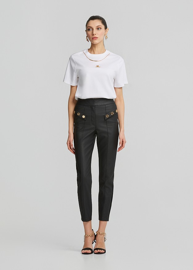 Cotton top with chain jewelry and logo