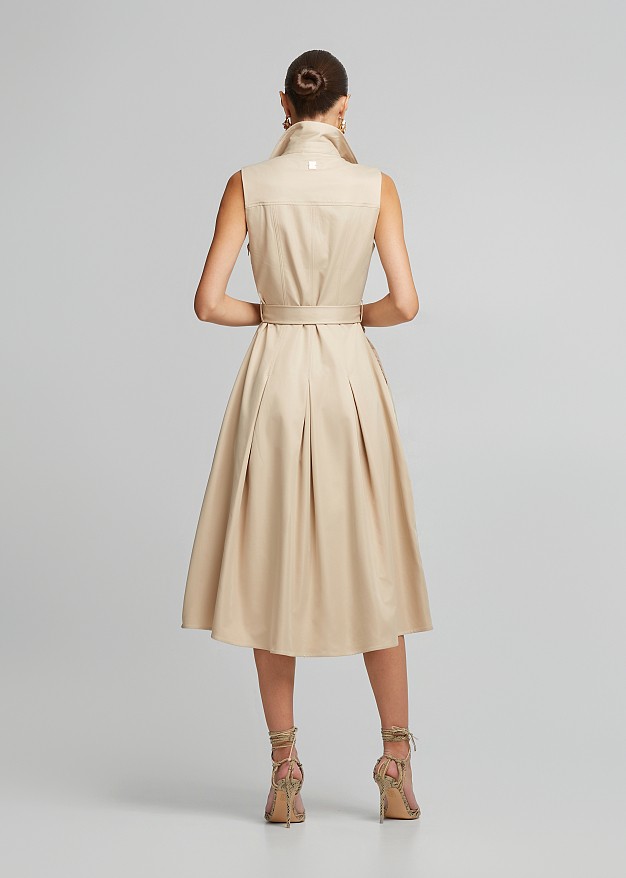Rochie midi cu pliuri și guler