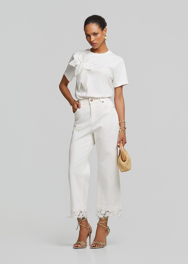 White high-waisted denim jeans