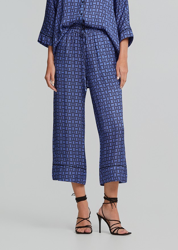 Satin look pants in logo print