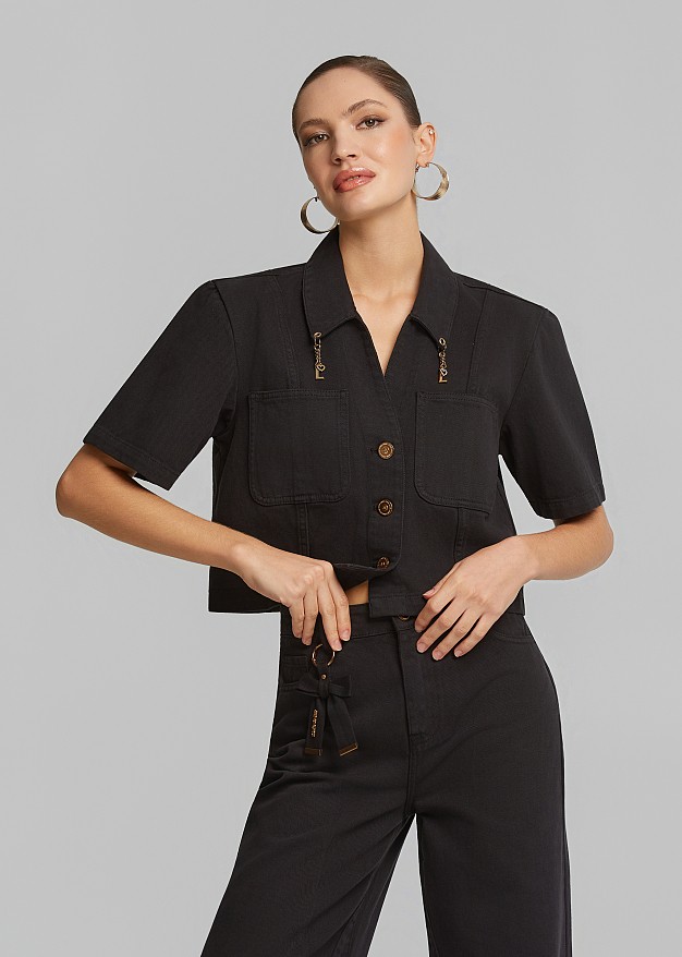 Short shirt made of bull denim fabric