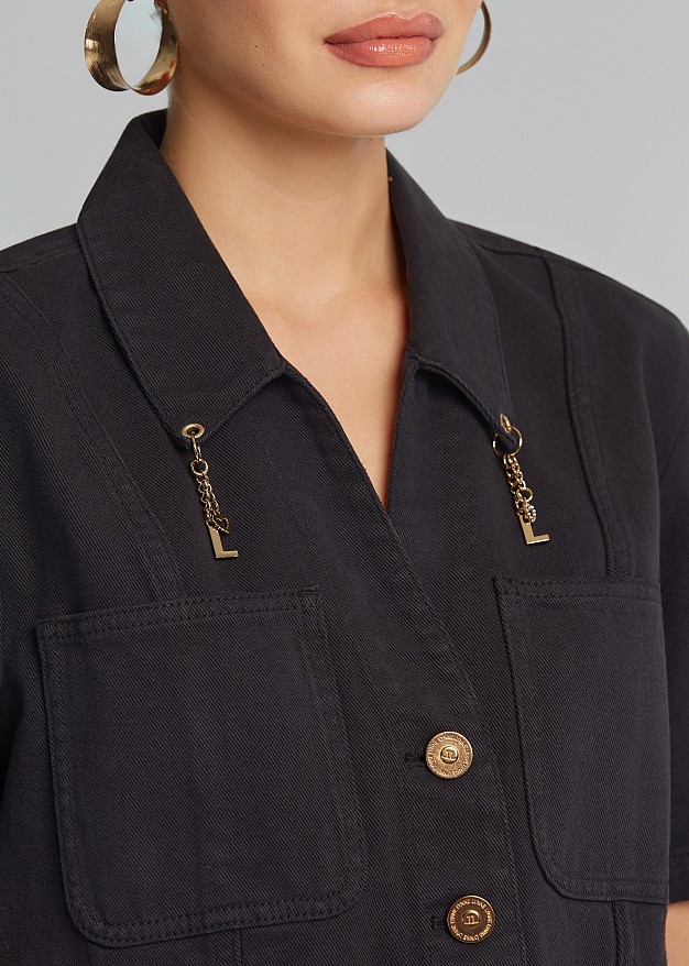 Short shirt made of bull denim fabric