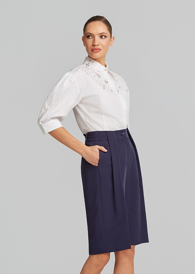 Fitted shirt with 3/4 sleeves and decorative crystals