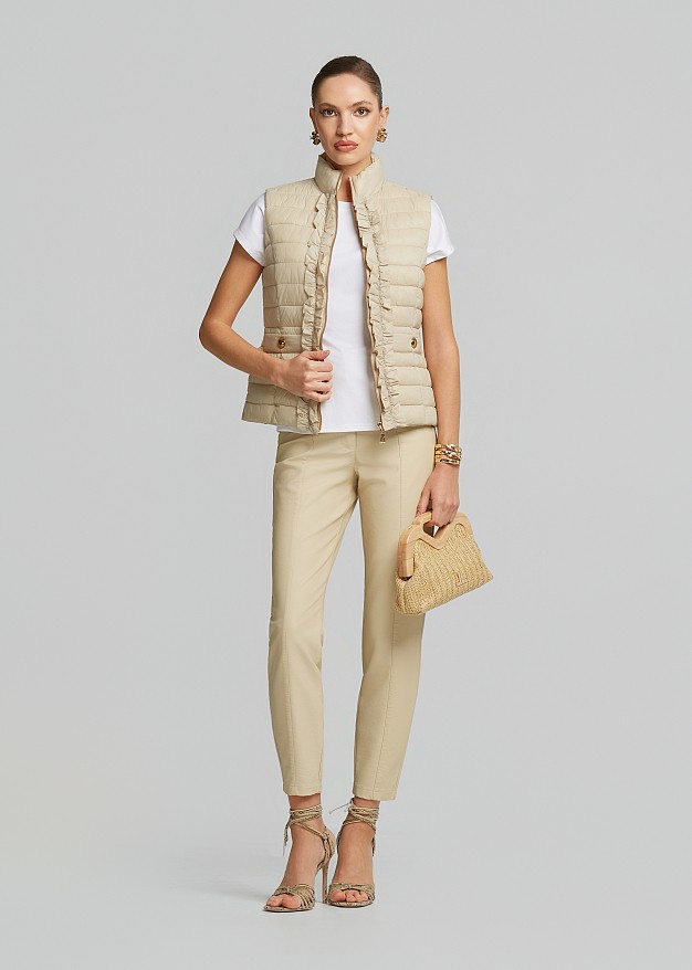 Sleeveless jacket in frills