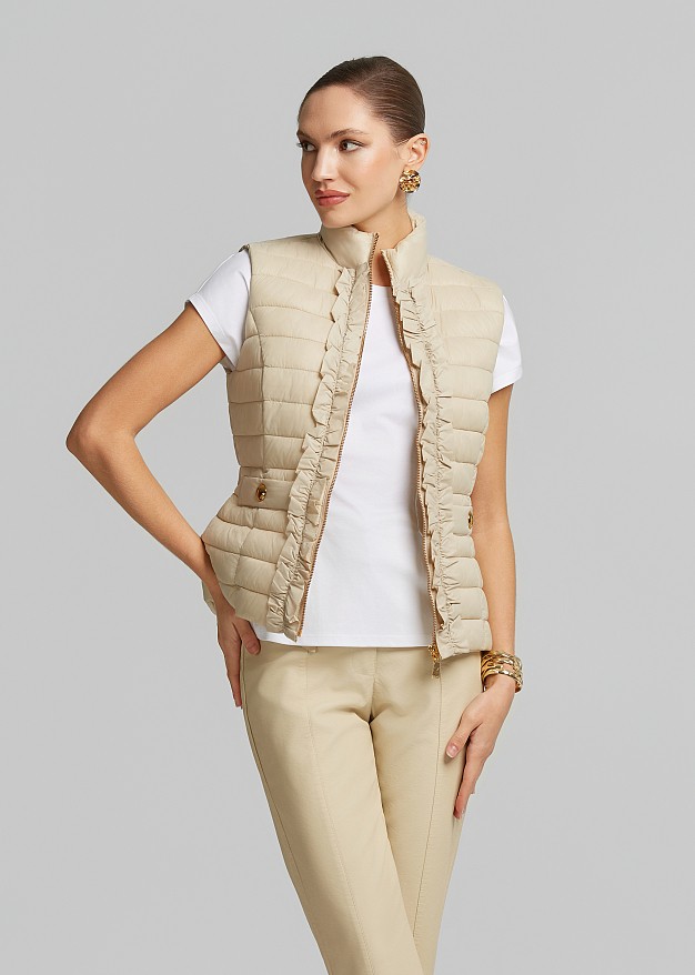 Sleeveless jacket in frills