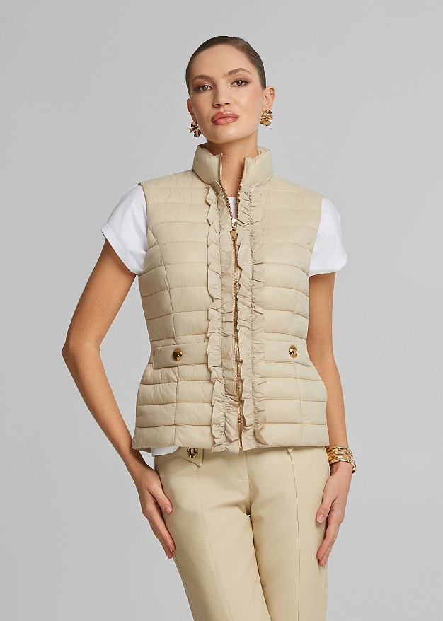 Sleeveless jacket in frills