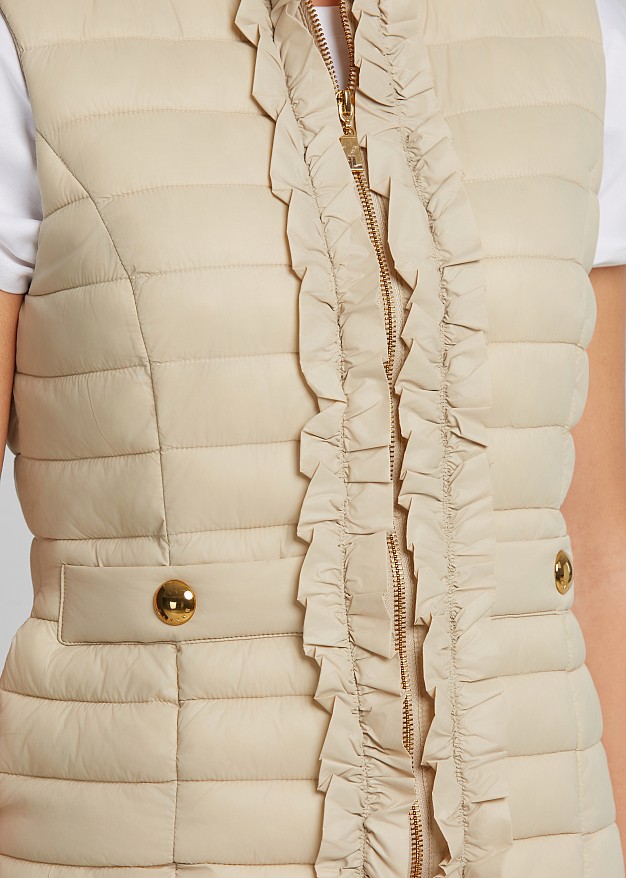 Sleeveless jacket in frills