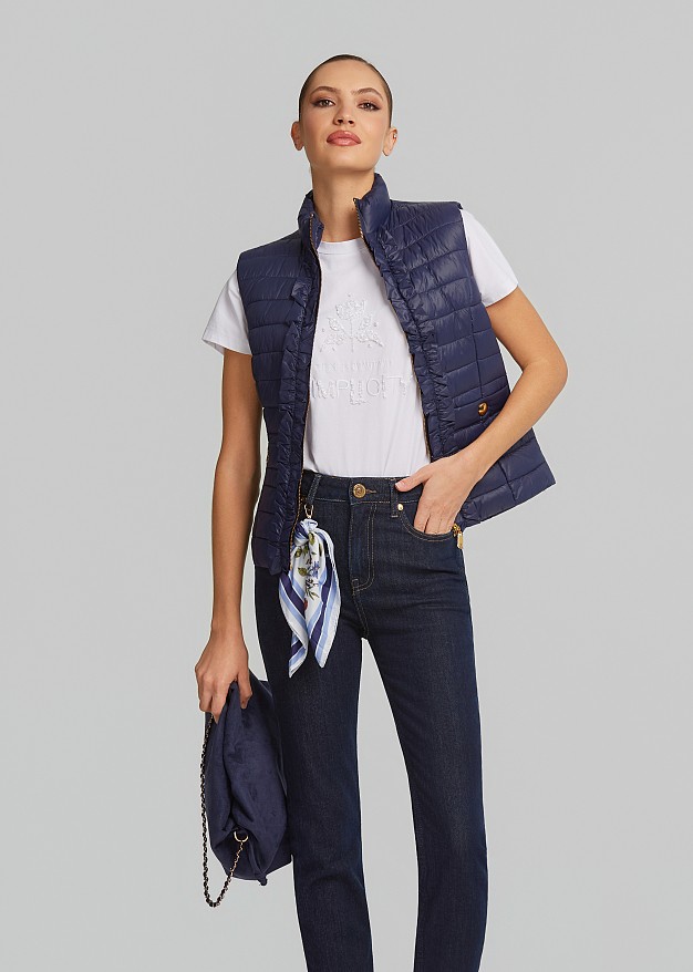 Sleeveless jacket in frills