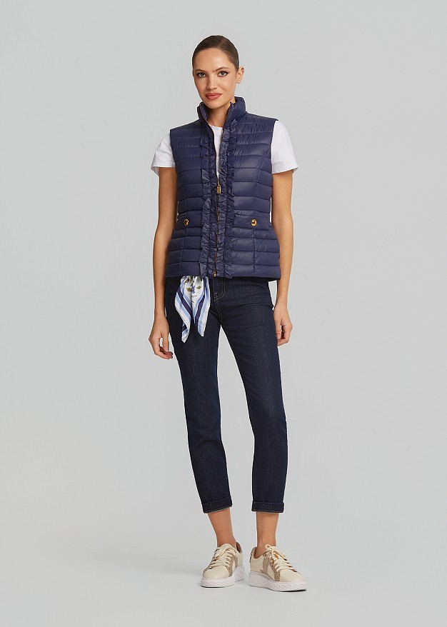 Sleeveless jacket in frills