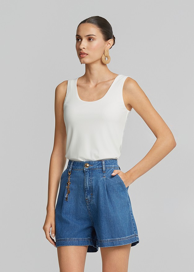 Tank top in basic shape