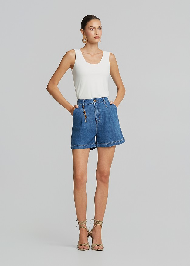 Tank top in basic shape