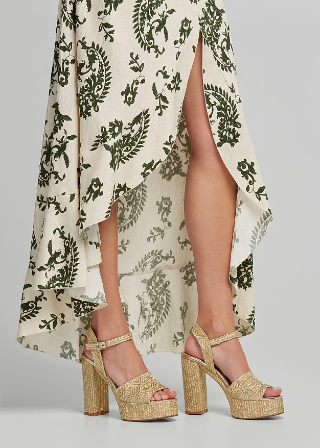 High heel raffia platforms in gold