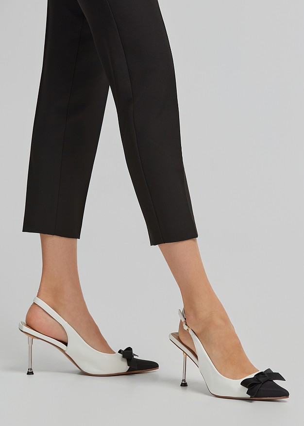Μυτερές slingback γόβες