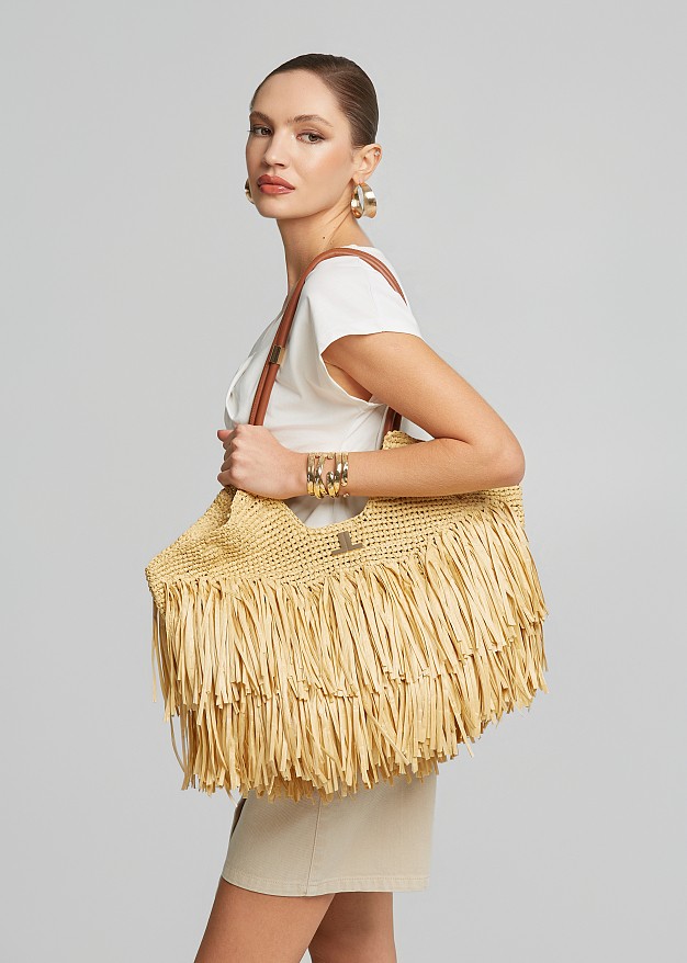 Large raffia bag with fringes