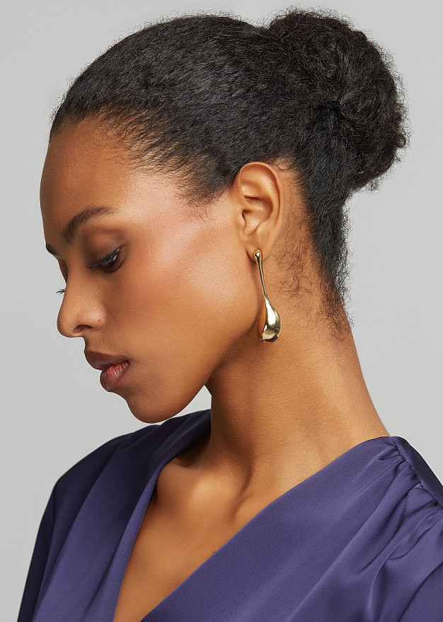 Dangling gold-look earrings