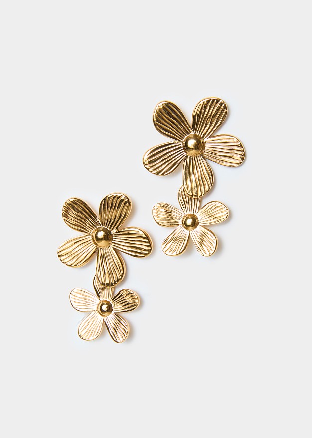 Dangling flower earrings