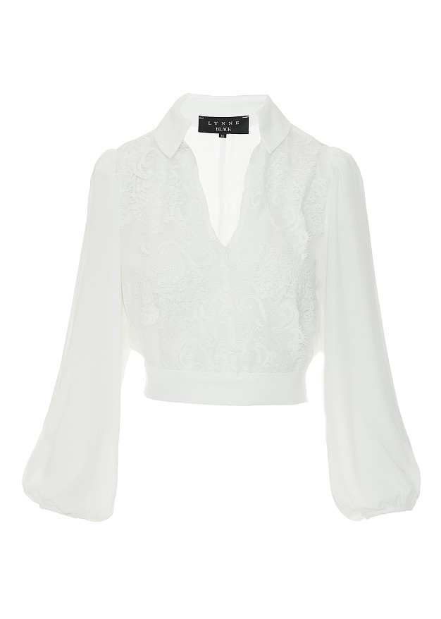 Cropped blouse decorated with lace