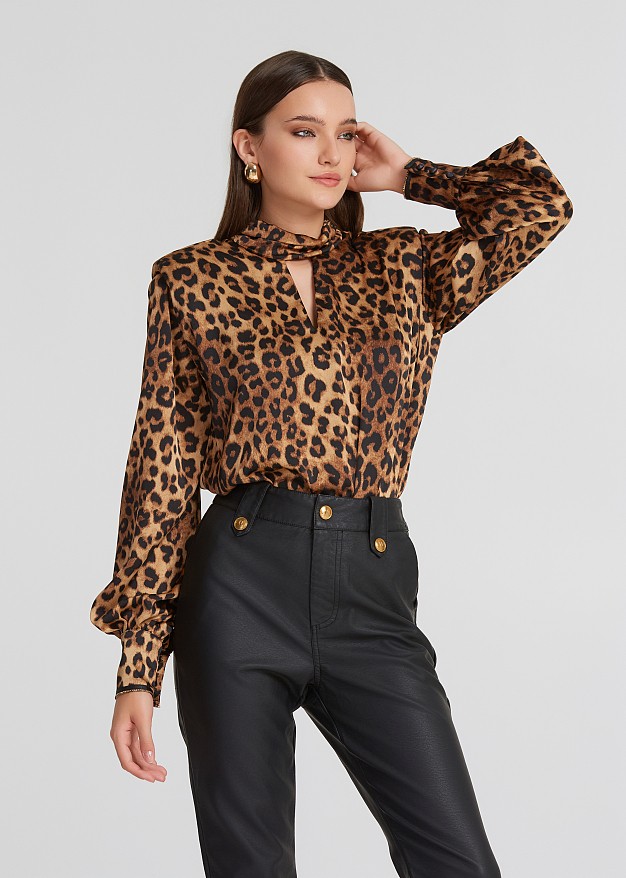 Leopard blouse with shoulder pleats