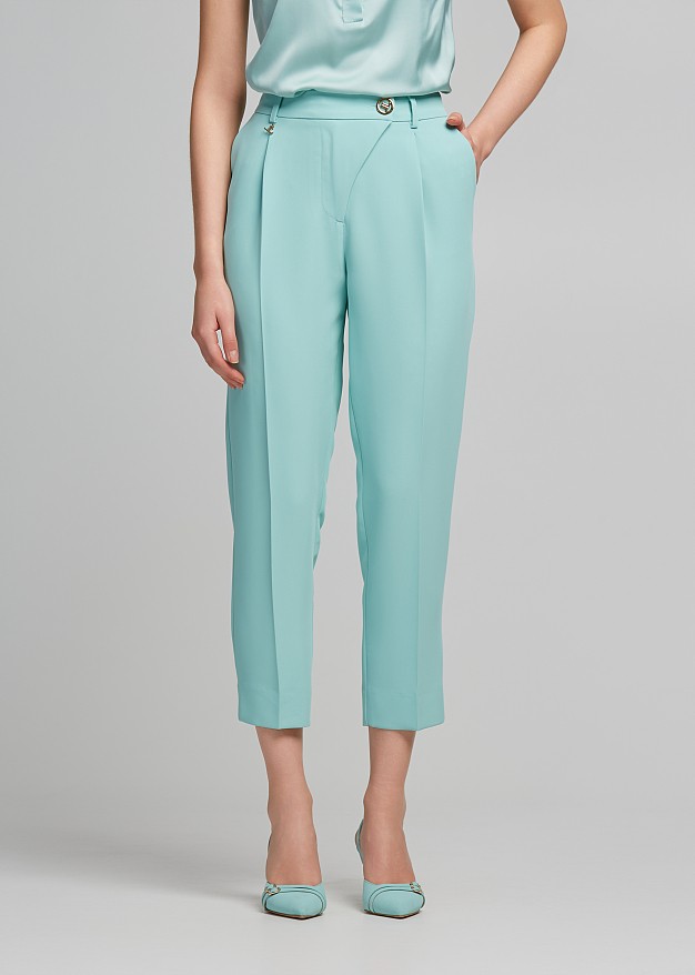 Pleated cropped pants