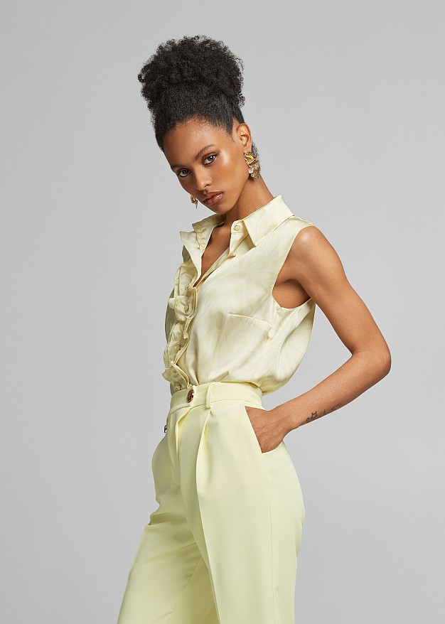 Collared sleeveless shirt with ruffles