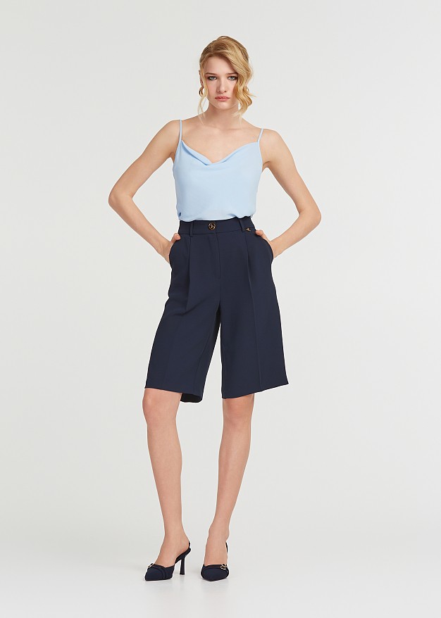 Pleated crepe bermuda shorts