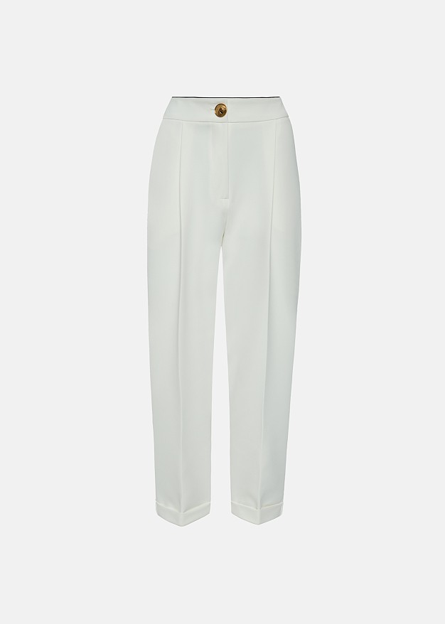 Crepe chinos in contrast