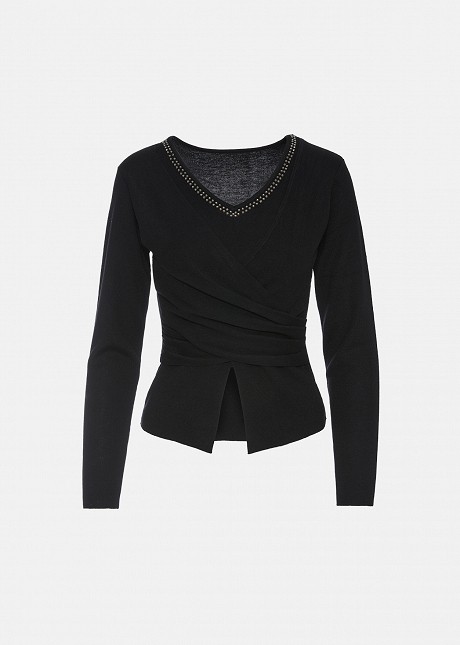 Stretchy knit top with a V-neck in rhinestones